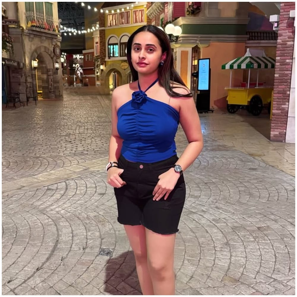 ಸಂಜನಾ ಅವರು ಸೋಶಿಯಲ್ ಮೀಡಿಯಾದಲ್ಲಿ ಸಖತ್ ಆ್ಯಕ್ಟೀವ್ ಆಗಿದ್ದಾರೆ. ಅವರು ವಿವಿಧ ಫೋಟೋಗಳನ್ನು ಸೋಶಿಯಲ್ ಮೀಡಿಯಾದಲ್ಲಿ ಹಂಚಿಕೊಳ್ಳುತ್ತಾ ಇರುತ್ತಾರೆ. ಈಗ ಹೊಸ ಧಾರಾವಾಹಿಯಲ್ಲಿ ಅವರ ಪಾತ್ರ ಹೇಗಿದೆ ಎಂಬ ಕುತೂಹಲ ಮೂಡಿದೆ.