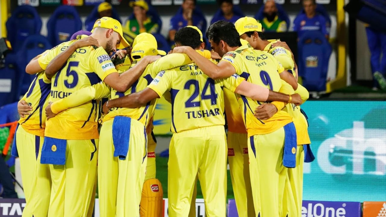 ಸಂಜು ಸ್ಯಾಮ್ಸನ್ ಬದಲಿಗೆ ರಾಜಸ್ಥಾನ್ ರಾಯಲ್ಸ್ ತಂಡವು ರುತುರಾಜ್ ಗಾಯಕ್ವಾಡ್, ರವೀಂದ್ರ ಜಡೇಜಾ ಮತ್ತು ಶಿವಂ ದುಬೆ ಅವರಲ್ಲಿ ಒಬ್ಬರನ್ನು ಸಿಎಸ್​ಕೆಯಿಂದ ಟ್ರೇಡ್ ಮಾಡಿಕೊಳ್ಳಲು ಬಯಸುತ್ತಿದೆ ಎಂದು ವರದಿಗಳು ತಿಳಿಸಿವೆ . ಆದಾಗ್ಯೂ ಸಂಜು ಸ್ಯಾಮ್ಸನ್ ಅವರನ್ನು ನಗದು ರೂಪದಲ್ಲಿ ತನ್ನ ತಂಡಕ್ಕೆ ಸೇರಿಸಿಕೊಳ್ಳಲು ಸಿಎಸ್​ಕೆ ಸಿದ್ಧವಾಗಿದೆ. ಆದರೆ ರಾಜಸ್ಥಾನ್ ಮಾತ್ರ ಬದಲಿಯಾಗಿ ಸ್ಟಾರ್ ಆಟಗಾರನನ್ನು ಕೇಳುತ್ತಿದೆ. ಅಮತಿಮವಾಗಿ ಎರಡೂ ತಂಡಗಳು ಒಪ್ಪಂದಕ್ಕೆ ಬರಲು ಸಾಧ್ಯವಾಗದಿದ್ದರೆ, ಸಂಜು ಸ್ಯಾಮ್ಸನ್ ಅವರನ್ನು ಹರಾಜಿನಲ್ಲಿ ಕಾಣಬಹುದಾಗಿದೆ.
