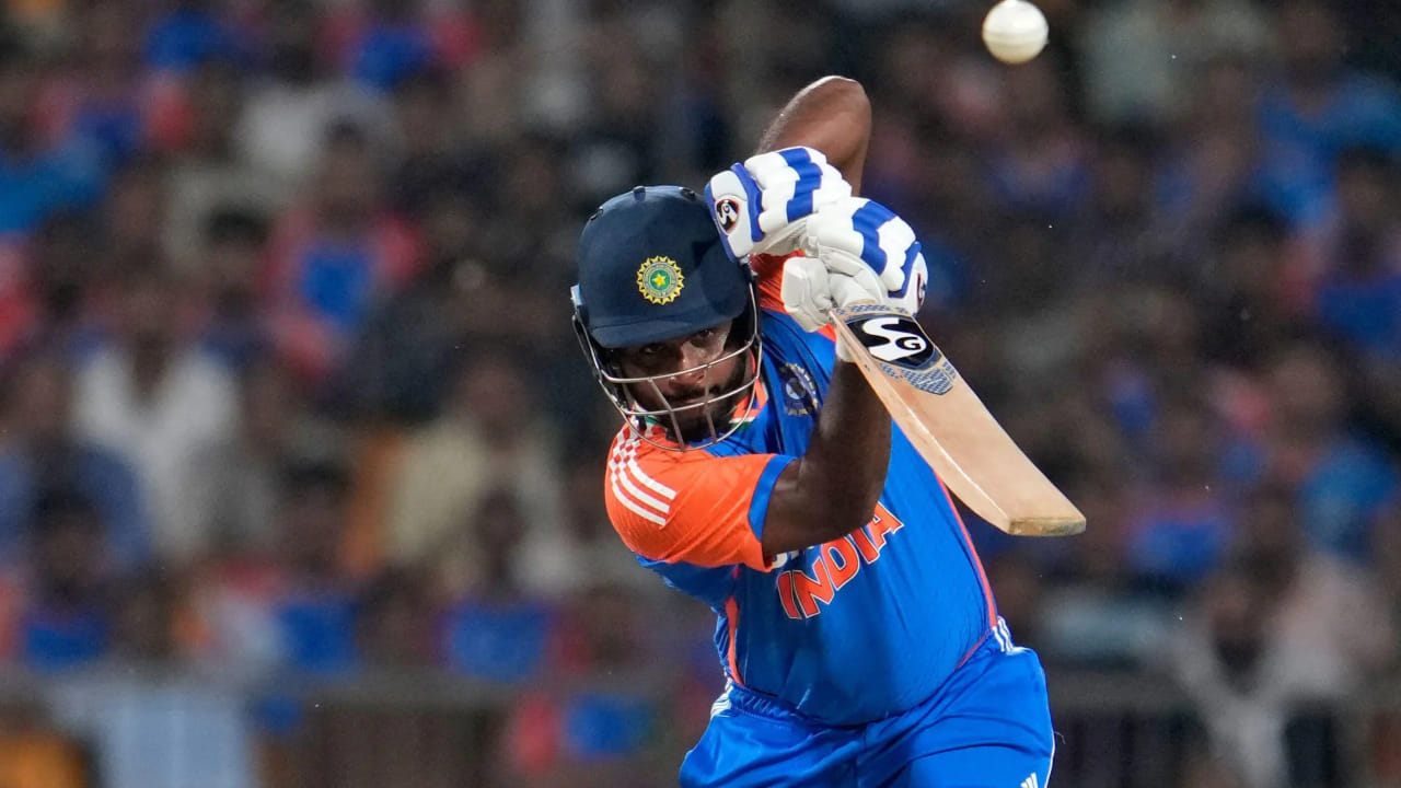 ಹಾಗೆಯೇ ಐದನೇ ಕ್ರಮಾಂಕದಲ್ಲಿ 5 ಪಂದ್ಯಗಳನ್ನು ಆಡಿರುವ ಸಂಜು 20.66 ಸರಾಸರಿಯಲ್ಲಿ 62 ರನ್ ಮತ್ತು 131.91 ಸ್ಟ್ರೈಕ್ ರೇಟ್‌ನಲ್ಲಿ ಕೇವಲ 62 ರನ್ ಗಳಿಸಿದ್ದಾರೆ. 6 ನೇ ಕ್ರಮಾಂಕದಲ್ಲಿ ಕೇವಲ ಒಂದು ಪಂದ್ಯವನ್ನು ಆಡಿರುವ ಸಂಜು 12 ಸರಾಸರಿಯಲ್ಲಿ 12 ರನ್ ಗಳಿಸಿದ್ದಾರೆ. ಹೀಗಾಗಿ ಆರಂಭಿಕ ಆಟಗಾರನಾಗಿ ಸಂಜು ಅವರ ಪ್ರದರ್ಶನ ಅತ್ಯುತ್ತಮವಾಗಿದೆ ಎನ್ನಬಹುದು.