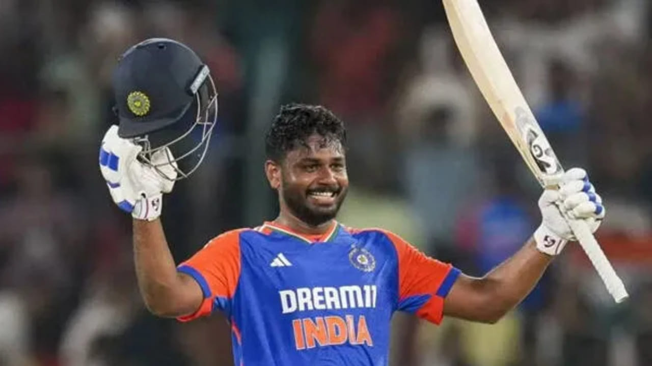 ಸಂಜು ಸ್ಯಾಮ್ಸನ್ ಟಿ20 ಅಂತಾರಾಷ್ಟ್ರೀಯ ಪಂದ್ಯಗಳಲ್ಲಿ ಆರಂಭಿಕ ಆಟಗಾರನಾಗಿ ಮೂರು ಶತಕಗಳನ್ನು ಸಿಡಿಸಿದ್ದಾರೆ. ಆಕ್ರಮಣಕಾರಿ ಬ್ಯಾಟಿಂಗ್ ಮತ್ತು ವಿಕೆಟ್ ಕೀಪಿಂಗ್ ಎರಡರಲ್ಲೂ ಅವರು ಭಾರತಕ್ಕೆ ಉತ್ತಮ ಆಯ್ಕೆಯಾಗಬಹುದು. ಆದಾಗ್ಯೂ, ಸಂಜು ಅವರ ಫಾರ್ಮ್ನಲ್ಲಿ ಹೆಚ್ಚಿನ ಸ್ಥಿರತೆ ಕಂಡುಬಂದಿಲ್ಲ, ಅದು ಅವರಿಗೆ ವಿರುದ್ಧವಾಗಿದೆ. ಅಂದಹಾಗೆ, ಒಳ್ಳೆಯ ವಿಷಯವೆಂದರೆ ಸಂಜು ಸ್ಯಾಮ್ಸನ್ ವಿಕೆಟ್ ಕೀಪರ್ ಆಗಿದ್ದಾರೆ, ಇದು ಅವರ ಆಯ್ಕೆಯ ಹಕ್ಕನ್ನು ಬಲಪಡಿಸುತ್ತದೆ. ಸಂಜು ಇದುವರೆಗೆ ಭಾರತದ ಪರ 42 ಟಿ20 ಅಂತರರಾಷ್ಟ್ರೀಯ ಪಂದ್ಯಗಳನ್ನಾಡಿದ್ದು 861 ರನ್ ಗಳಿಸಿದ್ದಾರೆ.