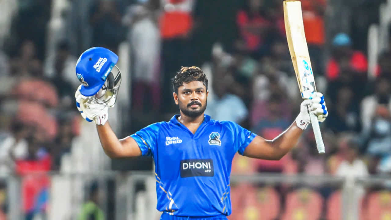 ಕೇರಳ ಕ್ರಿಕೆಟ್ ಲೀಗ್ನಲ್ಲಿ (KCL 2025) ಸಂಜು ಸ್ಯಾಮ್ಸನ್ (Sanju Samson) ಸಿಡಿಲಬ್ಬರ ಮುಂದುವರೆದಿದೆ. ಕಳೆದ ಪಂದ್ಯದಲ್ಲಿ ಶತಕ ಸಿಡಿಸಿ ಅಬ್ಬರಿಸಿದ್ದ ಸ್ಯಾಮ್ಸನ್ ಇದೀಗ ಮತ್ತೊಂದು ಸ್ಫೋಟಕ ಹಾಫ್ ಸೆಂಚುರಿ ಬಾರಿಸಿದ್ದಾರೆ.