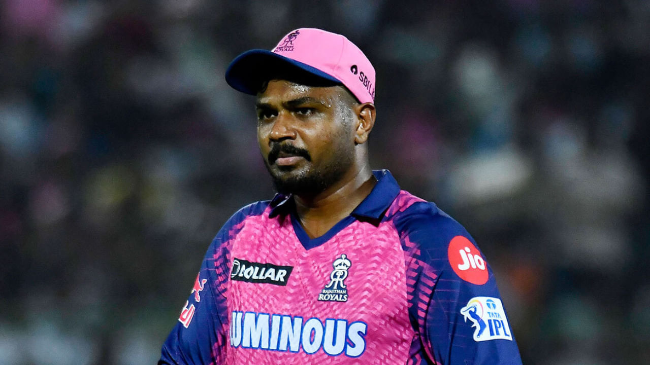 ಇದಕ್ಕೆ ಪೂರಕವಾಗಿ ರಾಜಸ್ಥಾನ ರಾಯಲ್ಸ್ ತಂಡವನ್ನು ಮುನ್ನಡೆಸುತ್ತಿರುವ ಸಂಜು ಸ್ಯಾಮ್ಸನ್ ಕಳೆದ ಹಲವಾರು ದಿನಗಳಿಂದ ಸುದ್ದಿಯಲ್ಲಿದ್ದಾರೆ. ಕೇಳಿಬರುತ್ತಿರುವ ವದಂತಿಗಳು ಮತ್ತು ಊಹಾಪೋಹಗಳ ಪ್ರಕಾರ ಸಂಜು ಮುಂದಿನ ಆವೃತ್ತಿಯಲ್ಲಿ ಬೇರೆ ತಂಡದ ಪರ ಆಡಲಿದ್ದಾರೆ ಎಂದು ಹೇಳಲಾಗುತ್ತಿದೆ. 