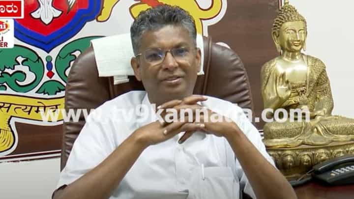 ಮಲ್ಲಿಕಾರ್ಜುನ ಖರ್ಗೆಯವರಿಗೆ ಸಿಎಂ ಆಗುವ ಅವಕಾಶವಿತ್ತು, ನೋವನ್ನು ಆಗಾಗ ಹೇಳಿಕೊಳ್ಳುತ್ತಾರೆ: ಜಾರಕಿಹೊಳಿ ಮಲ್ಲಿಕಾರ್ಜುನ ಖರ್ಗೆಯವರಿಗೆ ಸಿಎಂ ಆಗುವ ಅವಕಾಶವಿತ್ತು, ನೋವನ್ನು ಆಗಾಗ ಹೇಳಿಕೊಳ್ಳುತ್ತಾರೆ: ಜಾರಕಿಹೊಳಿ