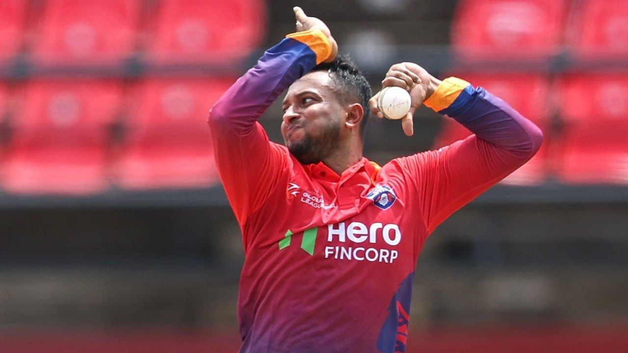 ಇದರೊಂದಿಗೆ ಟಿ20 ಕ್ರಿಕೆಟ್​ನಲ್ಲಿ 500+ ವಿಕೆಟ್ ಪಡೆದ ವಿಶ್ವದ ಮೊದಲ ಎಡಗೈ ಬೌಲರ್ ಎಂಬ ಹೆಗ್ಗಳಿಕೆಯನ್ನು ಸಹ ಶಾಕಿಬ್ ತಮ್ಮದಾಗಿಸಿಕೊಂಡಿದ್ದಾರೆ. ಅಷ್ಟೇ ಅಲ್ಲದೆ ಟಿ20 ಕ್ರಿಕೆಟ್​ನಲ್ಲಿ 500+ ವಿಕೆಟ್ ಹಾಗೂ 7000 ರನ್​ ಗಳಿಸಿರುವ ವಿಶ್ವದ ಏಕೈಕ ಆಟಗಾರ ಎಂಬ ವಿಶ್ವ ದಾಖಲೆಯನ್ನು ಕೂಡ ಬರೆದಿದ್ದಾರೆ.