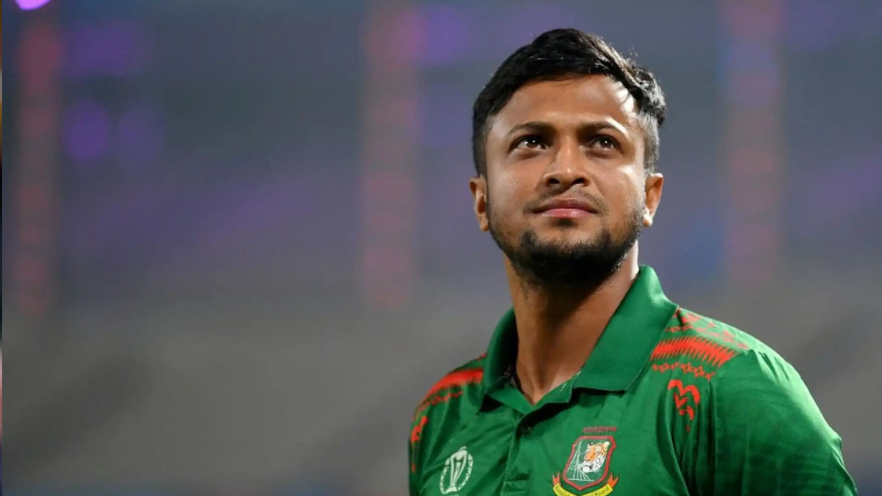 ಟಿ20 ಕ್ರಿಕೆಟ್​ನಲ್ಲಿ ಈವರೆಗೆ 448 ಟಿ20 ಇನಿಂಗ್ಸ್​ಗಳಲ್ಲಿ ಬೌಲಿಂಗ್ ಮಾಡಿರುವ ಶಾಕಿಬ್ ಅಲ್ ಹಸನ್ 9507 ಎಸೆತಗಳನ್ನು ಎಸೆದು 502 ವಿಕೆಟ್ ಕಬಳಿಸಿದ್ದಾರೆ. ಹಾಗೆಯೇ 419 ಇನಿಂಗ್ಸ್​ಗಳಲ್ಲಿ ಬ್ಯಾಟ್ ಬೀಸಿರುವ ಅವರು ಒಟ್ಟು 7574 ರನ್ ಕಲೆಹಾಕಿದ್ದಾರೆ. ಈ ಮೂಲಕ ಟಿ20 ಕ್ರಿಕೆಟ್ ಇತಿಹಾಸದಲ್ಲೇ 7 ಸಾವಿರ ರನ್ ಹಾಗೂ 500+ ವಿಕೆಟ್ ಕಬಳಿಸಿದ ಏಕೈಕ ಆಟಗಾರ ಎನಿಸಿಕೊಂಡಿದ್ದಾರೆ.