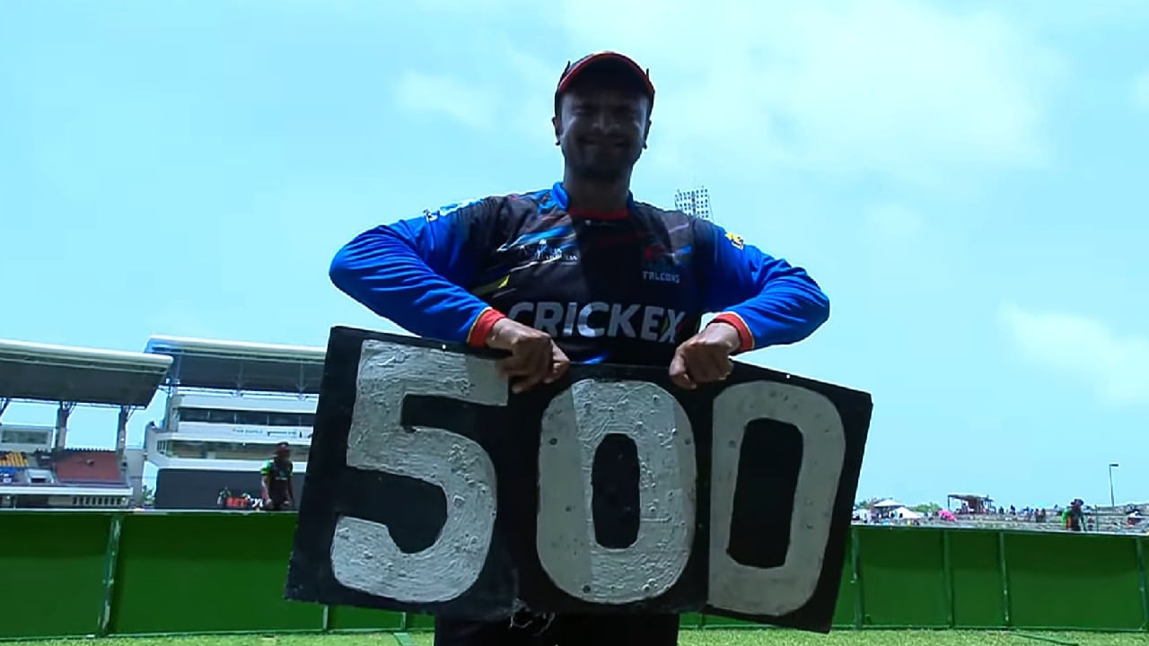 ಈ ಮೂರು ವಿಕೆಟ್​ಗಳೊಂದಿಗೆ ಶಾಕಿಬ್ ಅಲ್ ಹಸನ್ ಟಿ20 ಕ್ರಿಕೆಟ್​ನಲ್ಲಿ 500 ವಿಕೆಟ್​ಗಳ ಮೈಲುಗಲ್ಲು ಮುಟ್ಟಿದ್ದಾರೆ. ಈ ಮೂಲಕ ಟಿ20 ಕ್ರಿಕೆಟ್ ಇತಿಹಾಸದಲ್ಲೇ 500 ವಿಕೆಟ್​ಗಳ ಸಾಧನೆ ಮಾಡಿದ ಬಾಂಗ್ಲಾದೇಶದ ಮೊದಲ ಬೌಲರ್ ಹಾಗೂ ವಿಶ್ವದ 5ನೇ ಆಟಗಾರ ಎನಿಸಿಕೊಂಡಿದ್ದಾರೆ.