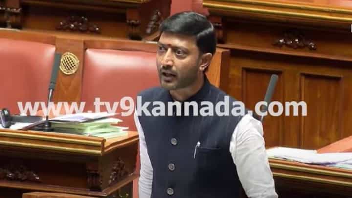 Karnataka Assembly Session: ಮಾತಿಗೆ ಸ್ಪೀಕರ್ ಅಡ್ಡಿಪಡಿಸಿದಾಗ ತಾಳ್ಮೆ ಕಳೆದುಕೊಂಡ ಜೆಡಿಎಸ್ ಶಾಸಕ ಶರಣಗೌಡ ಕಂದ್ಕೂರ್ Karnataka Assembly Session: ಮಾತಿಗೆ ಸ್ಪೀಕರ್ ಅಡ್ಡಿಪಡಿಸಿದಾಗ ತಾಳ್ಮೆ ಕಳೆದುಕೊಂಡ ಜೆಡಿಎಸ್ ಶಾಸಕ ಶರಣಗೌಡ ಕಂದ್ಕೂರ್