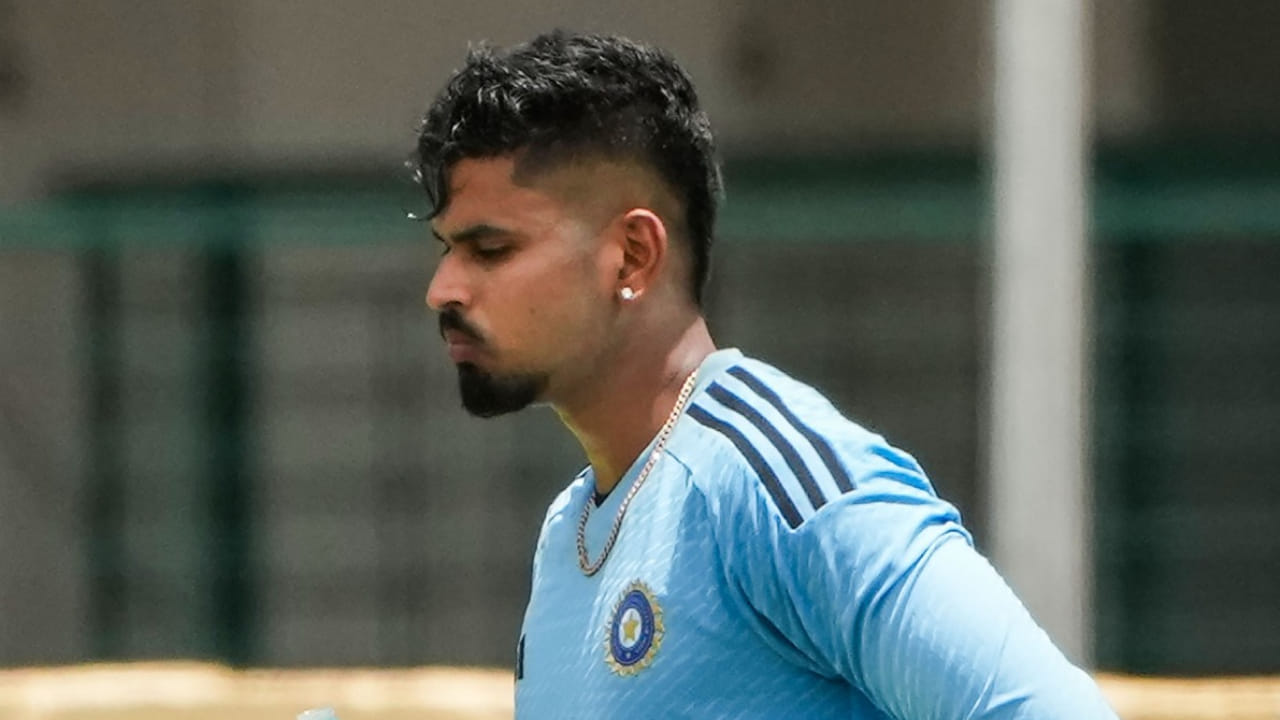 ಆದರೆ ಇಲ್ಲಿರುವ ದೊಡ್ಡ ಪ್ರಶ್ನೆಯೆಂದರೆ, ರಹಾನೆ ನಂತರ ಅಯ್ಯರ್ ಅತ್ಯುತ್ತಮ ಆಯ್ಕೆಯಾಗಿರಲಿಲ್ಲವೇ? ಅವರು ಈಗಾಗಲೇ ಮುಂಬೈನ ವೈಟ್ ಬಾಲ್ ತಂಡದ ನಾಯಕರಾಗಿದ್ದು, ವಿಜಯ್ ಹಜಾರೆ ಮತ್ತು ಸೈಯದ್ ಮುಷ್ತಾಕ್ ಅಲಿ ಟ್ರೋಫಿಯಲ್ಲಿ ತಂಡವನ್ನು ಮುನ್ನಡೆಸಿದ್ದಾರೆ. ಅಲ್ಲದೆ ಕಳೆದ ಸೀಸನ್​ನಲ್ಲಿ ಮುಂಬೈ ತಂಡವನ್ನು ಸೈಯದ್ ಮುಷ್ತಾಕ್ ಅಲಿ ಟ್ರೋಫಿಯ ಚಾಂಪಿಯನ್ ಆಗಿಯೂ ಮಾಡಿದ್ದಾರೆ. 