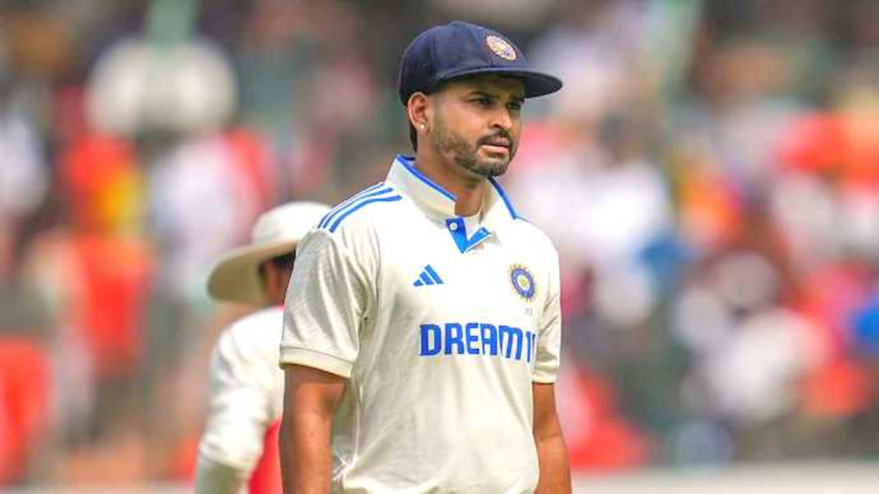 ತಂಡಕ್ಕೆ ಅನುಭವದ ಅಗತ್ಯವಿರುವುದರಿಂದ ಶ್ರೇಯಸ್ ಅಯ್ಯರ್ ಏಷ್ಯಾಕಪ್ ಮತ್ತು ಟೆಸ್ಟ್ ಸ್ವರೂಪದಲ್ಲಿ ಪುನರಾಗಮನದ ಮುಂಚೂಣಿಯಲ್ಲಿದ್ದಾರೆ. ಅಯ್ಯರ್ ಅವರಿಗೆ 30 ವರ್ಷ ವಯಸ್ಸಾಗಿದ್ದು ಸಾಕಷ್ಟು ಕ್ರಿಕೆಟ್ ಆಡಿದ್ದಾರೆ. ಅವರಿಗೆ ಅಂತರರಾಷ್ಟ್ರೀಯ ಕ್ರಿಕೆಟ್ನ ಒತ್ತಡದ ಅನುಭವವೂ ಇದೆ. ಹೀಗಾಗಿ ಅಯ್ಯರ್ಗೆ ಮಣೆ ಹಾಕಲು ಆಯ್ಕೆದಾರರು ಮುಂದಾಗಿದ್ದಾರೆ.