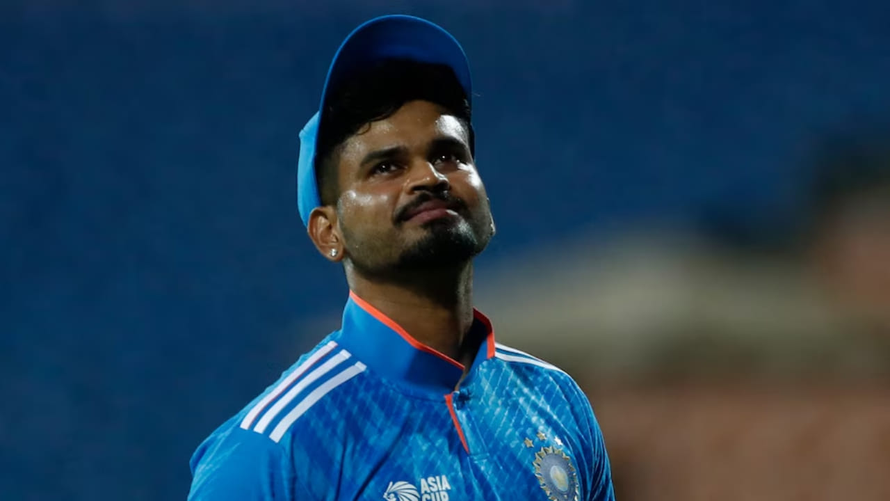 ಏಷ್ಯಾಕಪ್‌ಗಾಗಿ ಟೀಂ ಇಂಡಿಯಾವನ್ನು ಪ್ರಕಟಿಸಿದಾಗಿನಿಂದ ಶ್ರೇಯಸ್ ಅಯ್ಯರ್ ಅವರ ಹೆಸರು ಸುದ್ದಿಯಲ್ಲಿದೆ. ಅವರನ್ನು ತಂಡದಲ್ಲಿ ಆಯ್ಕೆ ಮಾಡದಿರುವುದು ಅವರ ಅಭಿಮಾನಿಗಳಿಗೆ ಮತ್ತು ಅನೇಕ ಮಾಜಿ ಕ್ರಿಕೆಟಿಗರಿಗೆ ಅಸಮಾಧಾನ ತಂದಿದೆ. ಇದೆಲ್ಲದರ ನಡುವೆ ಶ್ರೇಯಸ್ ಅಯ್ಯರ್ ಇದೀಗ ಮತ್ತೊಂದು ಆಘಾತ ಎದುರಾಗಿದೆ.