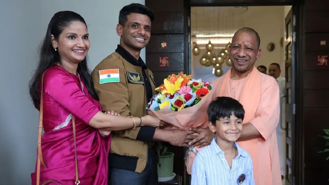 ತವರಿಗೆ ಮರಳಿದ ಭಾರತೀಯ ಗಗನಯಾತ್ರಿ ಶುಭಾಂಶು ಶುಕ್ಲಾಗೆ ಸಿಎಂ ಯೋಗಿ ಆದಿತ್ಯನಾಥ್ ಸನ್ಮಾನ