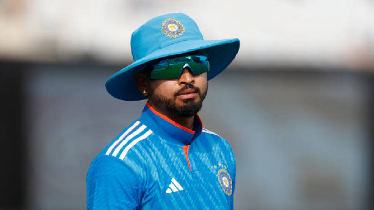 ಹೌದು, ಶ್ರೇಯಸ್ ಅಯ್ಯರ್ ಅವರಿಗೆ ನಾಯಕತ್ವ ನೀಡಲು ಬಿಸಿಸಿಐ ಚಿಂತನೆ ನಡೆಸಿದೆ. ಅಂದರೆ ಏಕದಿನ ತಂಡದ ನಾಯಕನಾಗಿ ಅಯ್ಯರ್ ಅವರನ್ನು ಪರಿಗಣಿಸಲಿದ್ದಾರೆ ಎಂದು ವರದಿಯಾಗಿದೆ. ಈ ವರದಿ ಪ್ರಕಾರ ರೋಹಿತ್ ಶರ್ಮಾ ಬಳಿಕ ಶ್ರೇಯಸ್ ಅಯ್ಯರ್ ಭಾರತ ಏಕದಿನ ತಂಡವನ್ನು ಮುನ್ನಡೆಸಲಿದ್ದಾರೆ.