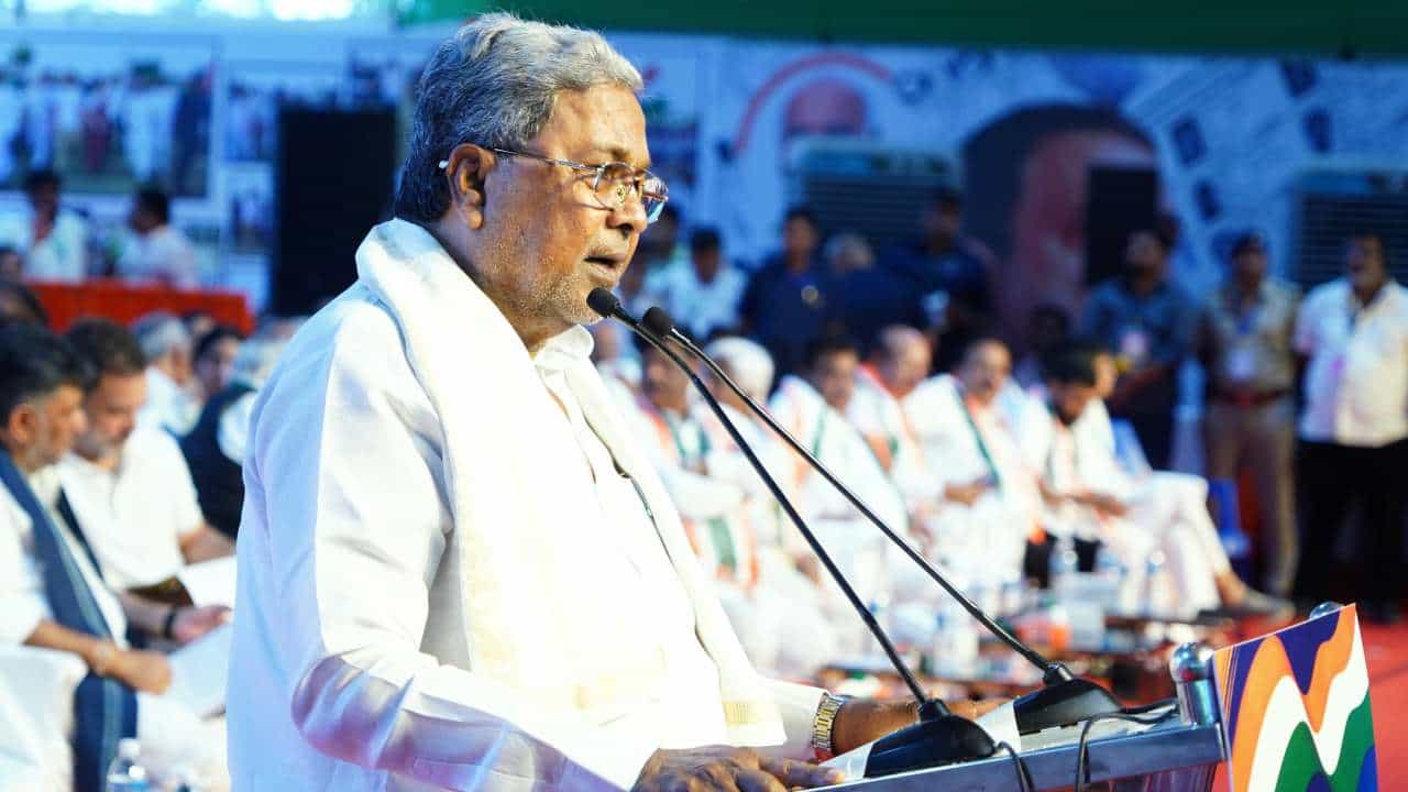 ಲೋಕಸಭಾ ಚುನಾವಣೆಯಲ್ಲಿ ರಾಜ್ಯದಲ್ಲಿ 16 ಸ್ಥಾನ ಗೆಲ್ಲಬೇಕಿತ್ತು, ಮತಗಳ್ಳತನದಿಂದ 9 ಗೆದ್ದಿದ್ದೇವೆ ಎಂದ ಸಿಎಂ ಲೋಕಸಭಾ ಚುನಾವಣೆಯಲ್ಲಿ ರಾಜ್ಯದಲ್ಲಿ 16 ಸ್ಥಾನ ಗೆಲ್ಲಬೇಕಿತ್ತು, ಮತಗಳ್ಳತನದಿಂದ 9 ಗೆದ್ದಿದ್ದೇವೆ ಎಂದ ಸಿಎಂ