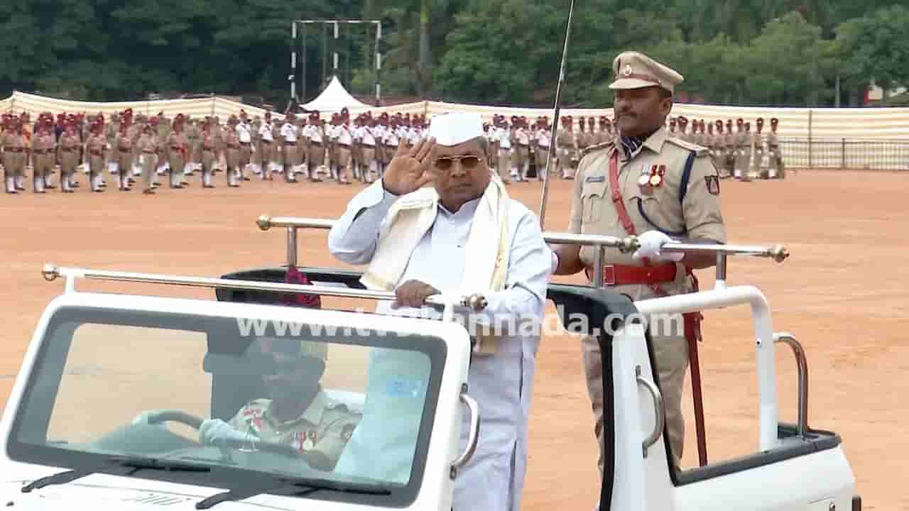 ‘ಮೊಬೈಲ್ ಬಿಡಿ-ಪುಸ್ತಕ ಹಿಡಿ’: ಸ್ವಾತಂತ್ರ್ಯೋತ್ಸವ ಭಾಷಣದಲ್ಲಿ ಸಿಎಂ ಸಿದ್ದರಾಮಯ್ಯ ಕರೆ