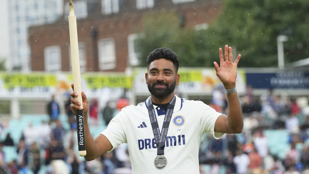 ಇನ್ನು ಈ ಸರಣಿಯಲ್ಲಿ 9 ಇನಿಂಗ್ಸ್​ಗಳಲ್ಲಿ ಬೌಲಿಂಗ್ ಮಾಡಿರುವ ಮೊಹಮ್ಮದ್ ಸಿರಾಜ್ ಒಟ್ಟು  185.3 ಓವರ್​ಗಳನ್ನು ಎಸೆದಿದ್ದಾರೆ. ಈ ವೇಳೆ 1113 ಎಸೆತಗಳಲ್ಲಿ 23 ವಿಕೆಟ್ ಕಬಳಿಸಿದ್ದಾರೆ. ಈ ಮೂಲಕ ಅ್ಯಂಡರ್ಸನ್-ತೆಂಡೂಲ್ಕರ್ ಸರಣಿಯಲ್ಲಿ ಅತ್ಯಧಿಕ ವಿಕೆಟ್ ಕಬಳಿಸಿ ಬೌಲರ್ ಎನಿಸಿಕೊಂಡಿದ್ದಾರೆ.