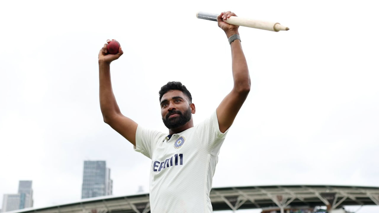 ಟೆಸ್ಟ್ ಕ್ರಿಕೆಟ್ ಬಗ್ಗೆ ಹೇಳುವುದಾದರೆ, ಟೀಂ ಇಂಡಿಯಾ ಸಂಪೂರ್ಣವಾಗಿ ಸಿರಾಜ್ ಮೇಲೆ ಅವಲಂಬಿತವಾಗಿದೆ ಎಂದು ತೋರುತ್ತದೆ. ಸಿರಾಜ್ ಅವರ ಟೆಸ್ಟ್ ವೃತ್ತಿಜೀವನದ ಅಂಕಿಅಂಶಗಳು ಕೂಡ ಇದನ್ನೇ ಹೇಳುತ್ತಿವೆ. ಸಿರಾಜ್ ಇದುವರೆಗೆ ತಮ್ಮ ಟೆಸ್ಟ್ ವೃತ್ತಿಜೀವನದಲ್ಲಿ 22 ಟೆಸ್ಟ್‌ಗಳನ್ನು ಗೆದ್ದಿದ್ದು, 24 ಪಂದ್ಯಗಳಲ್ಲಿ ಸೋಲು ಕಂಡಿದ್ದಾರೆ. ಉಳಿದಂತೆ 5 ಪಂದ್ಯಗಳು ಡ್ರಾ ಆಗಿವೆ.