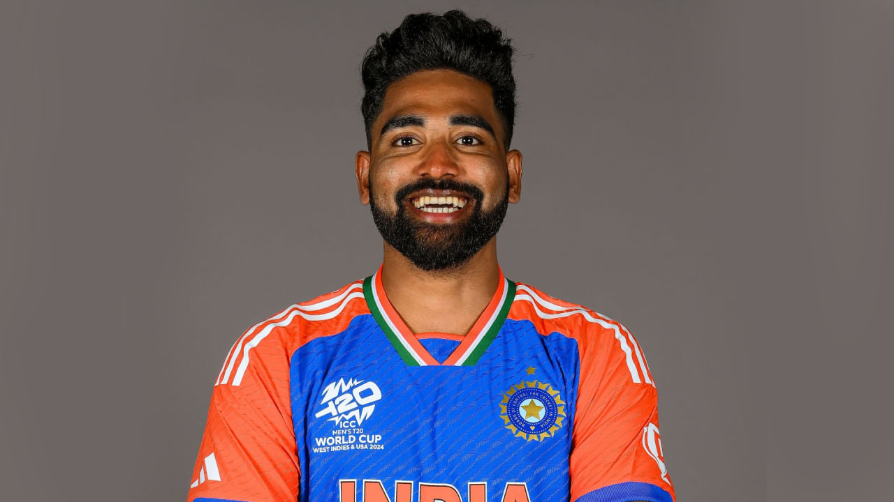 ಮೊಹಮ್ಮದ್ ಸಿರಾಜ್: 2024ರ ಟಿ20 ವಿಶ್ವಕಪ್ ಚಾಂಪಿಯನ್ ತಂಡದ ಭಾಗವಾಗಿದ್ದ ಮೊಹಮ್ಮದ್ ಸಿರಾಜ್ ಅವರನ್ನು ಮುಂಬರುವ ಏಷ್ಯಾಕಪ್​ಗೆ ಆಯ್ಕೆ ಮಾಡಲಾಗಿಲ್ಲ. ಇಂಗ್ಲೆಂಡ್ ವಿರುದ್ಧದ ಟೆಸ್ಟ್ ಸರಣಿಯಲ್ಲಿ ಅದ್ಭುತ ಪ್ರದರ್ಶನ ನೀಡಿರುವ ಸಿರಾಜ್​ಗೆ ವಿಶ್ರಾಂತಿ ನೀಡುವ ಸಲುವಾಗಿ ಟಿ20 ತಂಡದಿಂದ ಕೈ ಬಿಡಲಾಗಿದೆ.