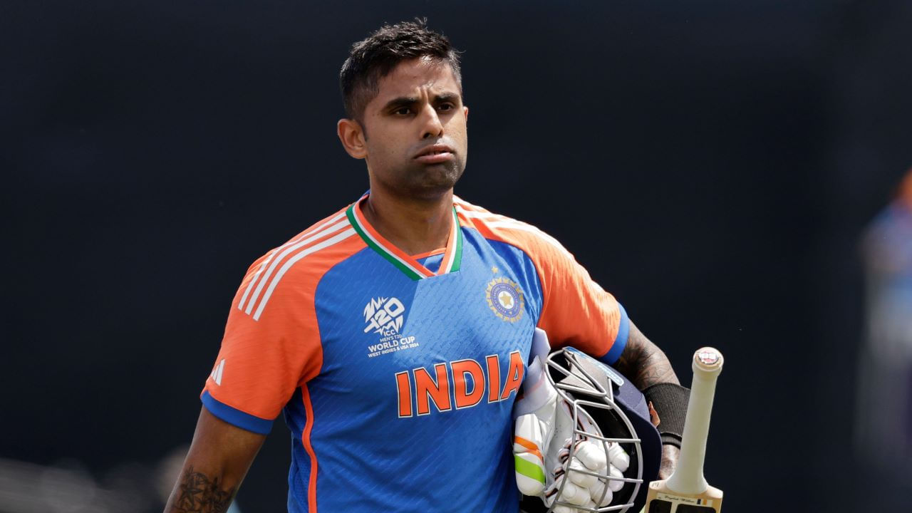 ಇದಕ್ಕೂ ಮುನ್ನ ಈ ಭರ್ಜರಿ ವಿಶ್ವ ದಾಖಲೆ ಟೀಮ್ ಇಂಡಿಯಾದ ಸೂರ್ಯಕುಮಾರ್ ಯಾದವ್ ಹೆಸರಿನಲ್ಲಿತ್ತು. ಟಿ20 ಕ್ರಿಕೆಟ್ ನಲ್ಲಿ ಕನಿಷ್ಠ ಸಾವಿರ ರನ್ ಗಳಿಸಿದ ಬ್ಯಾಟ್ಸ್ಮನ್ ಗಳ ಪಟ್ಟಿಯಲ್ಲಿ 167ರ ಸ್ಟ್ರೈಕ್ ರೇಟ್ ನೊಂದಿಗೆ ಸೂರ್ಯಕುಮಾರ್ ಯಾದವ್ ಅಗ್ರಸ್ಥಾನ ಅಲಂಕರಿಸಿದ್ದರು.