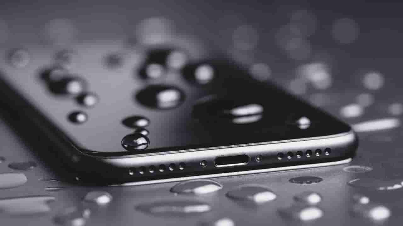 Tech Tips: ಮಳೆಗಾಲದಲ್ಲಿ ಫೋನ್ ಚಾರ್ಜ್ ಮಾಡುವಾಗ ಈ ತಪ್ಪು ಮಾಡದಿರಿ: ದೊಡ್ಡ ನಷ್ಟವಾಗಬಹುದು