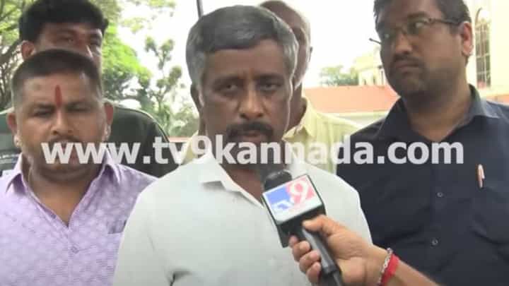 ತಿಮರೋಡಿ ಮತ್ತು ಮಟ್ಟೆಣ್ಣನವರ್ ವಿರುದ್ಧ ಧರ್ಮಸ್ಥಳದಲ್ಲಿ ದೂರು ದಾಖಲಿಸಿದ ಸ್ನೇಹಮಯಿ ಕೃಷ್ಣ ತಿಮರೋಡಿ ಮತ್ತು ಮಟ್ಟೆಣ್ಣನವರ್ ವಿರುದ್ಧ ಧರ್ಮಸ್ಥಳದಲ್ಲಿ ದೂರು ದಾಖಲಿಸಿದ ಸ್ನೇಹಮಯಿ ಕೃಷ್ಣ
