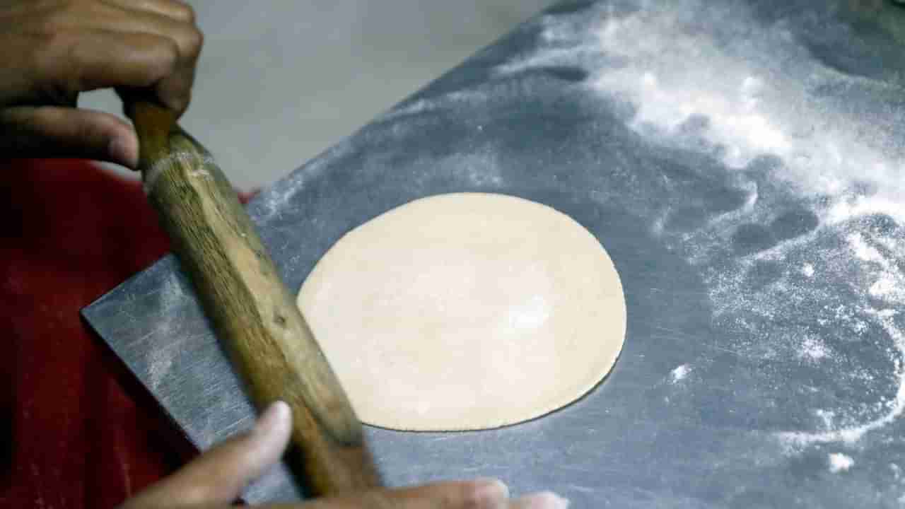 ಚಪಾತಿ ಮಾಡಿ ಸ್ವಲ್ಪ ಹೊತ್ತಿಗೆ ಗಟ್ಟಿಯಾಗುತ್ತಾ? ಬೆಣ್ಣೆಯಂತೆ ಮೃದುವಾಗಲು ಈ ಟಿಪ್ಸ್ ಪಾಲಿಸಿ