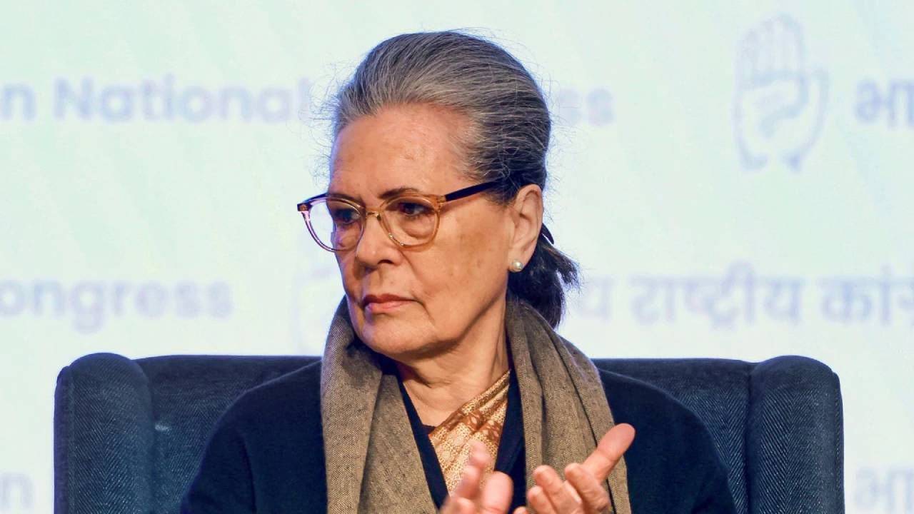 ಸೋನಿಯಾ ಗಾಂಧಿ ಭಾರತದ ಪೌರತ್ವ ಪಡೆಯುವ ಮುನ್ನವೇ ವೋಟರ್ ಲಿಸ್ಟ್ ಅಲ್ಲಿ ಅವರ ಹೆಸರಿತ್ತು: ಬಿಜೆಪಿ ಆರೋಪ ಸೋನಿಯಾ ಗಾಂಧಿ ಭಾರತದ ಪೌರತ್ವ ಪಡೆಯುವ ಮುನ್ನವೇ ವೋಟರ್ ಲಿಸ್ಟ್ ಅಲ್ಲಿ ಅವರ ಹೆಸರಿತ್ತು: ಬಿಜೆಪಿ ಆರೋಪ