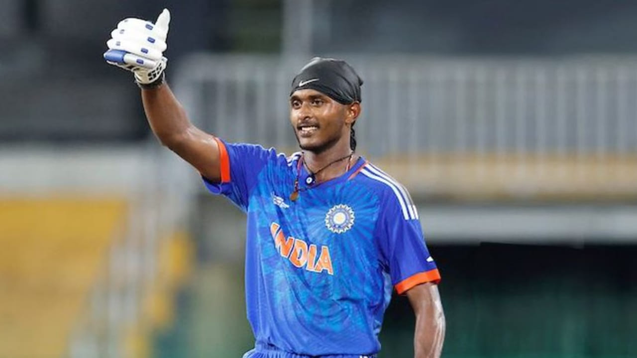 ಎಡಗೈ ಬ್ಯಾಟ್ಸ್ಮನ್ ಸಾಯಿ ಸುದರ್ಶನ್ ಕೂಡ ಪ್ರಬಲ ಸ್ಪರ್ಧಿಯಾಗಿದ್ದು, ಕಳೆದ ಐಪಿಎಲ್ನಲ್ಲಿ ಅತಿ ಹೆಚ್ಚು ಅಂದರೆ 759 ರನ್ ಗಳಿಸಿದ್ದರು. ಇದು ಕ್ರಿಕೆಟ್ನ ಕಡಿಮೆ ಸ್ವರೂಪದಲ್ಲಿ ಅವರ ಸ್ಥಿರತೆಯನ್ನು ತೋರಿಸುತ್ತದೆ. ಆದಾಗ್ಯೂ, ಸುದರ್ಶನ್ ಇದುವರೆಗೆ ಭಾರತದ ಪರ ಒಂದೇ ಒಂದು ಟಿ20 ಪಂದ್ಯವನ್ನಾಡಿದ್ದಾರಾದರೂ ಆ ಪಂದ್ಯದಲ್ಲಿ ಅವರು ಬ್ಯಾಟಿಂಗ್ ಮಾಡಿರಲಿಲ್ಲ.