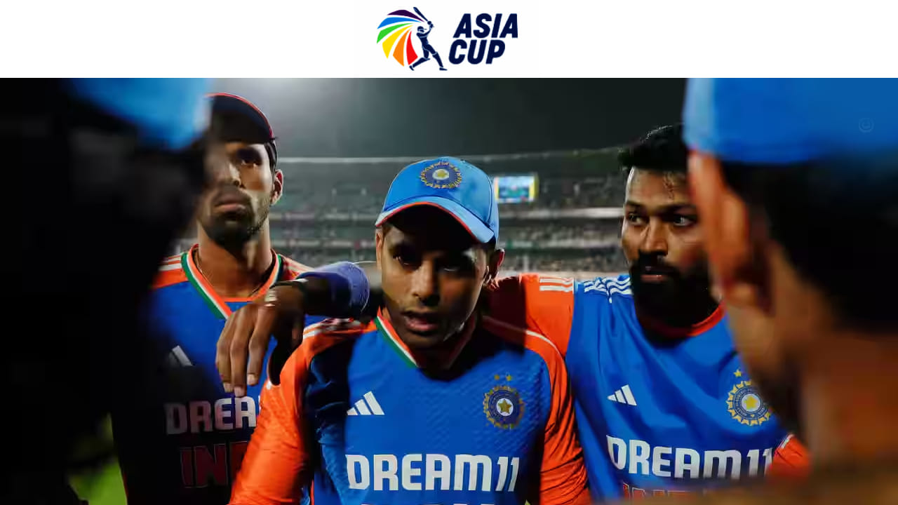 ಏಷ್ಯಾಕಪ್ ಟಿ20 ಟೂರ್ನಿಗೆ ಭಾರತ ತಂಡದ ಘೋಷಣೆಯಾಗಿದೆ. 15 ಸದಸ್ಯರುಗಳ ಈ ತಂಡವನ್ನು ಸೂರ್ಯಕುಮಾರ್ ಯಾದವ್ ಮುನ್ನಡೆಸಲಿದ್ದಾರೆ. ಇನ್ನು ಉಪನಾಯಕನಾಗಿ ಶುಭ್​​ಮನ್ ಗಿಲ್ ಆಯ್ಕೆಯಾಗಿದ್ದಾರೆ. ಕಳೆದ ಬಾರಿ ಟೀಮ್ ಇಂಡಿಯಾ ರೋಹಿತ್ ಶರ್ಮಾ ಅವರ ನಾಯಕತ್ವದಲ್ಲಿ ಏಷ್ಯಾಕಪ್ ಆಡಿತ್ತು. ಈ ವೇಳೆ ಉಪನಾಯಕನಾಗಿ ಹಾರ್ದಿಕ್ ಪಾಂಡ್ಯ ಕಾಣಿಸಿಕೊಂಡಿದ್ದರು.