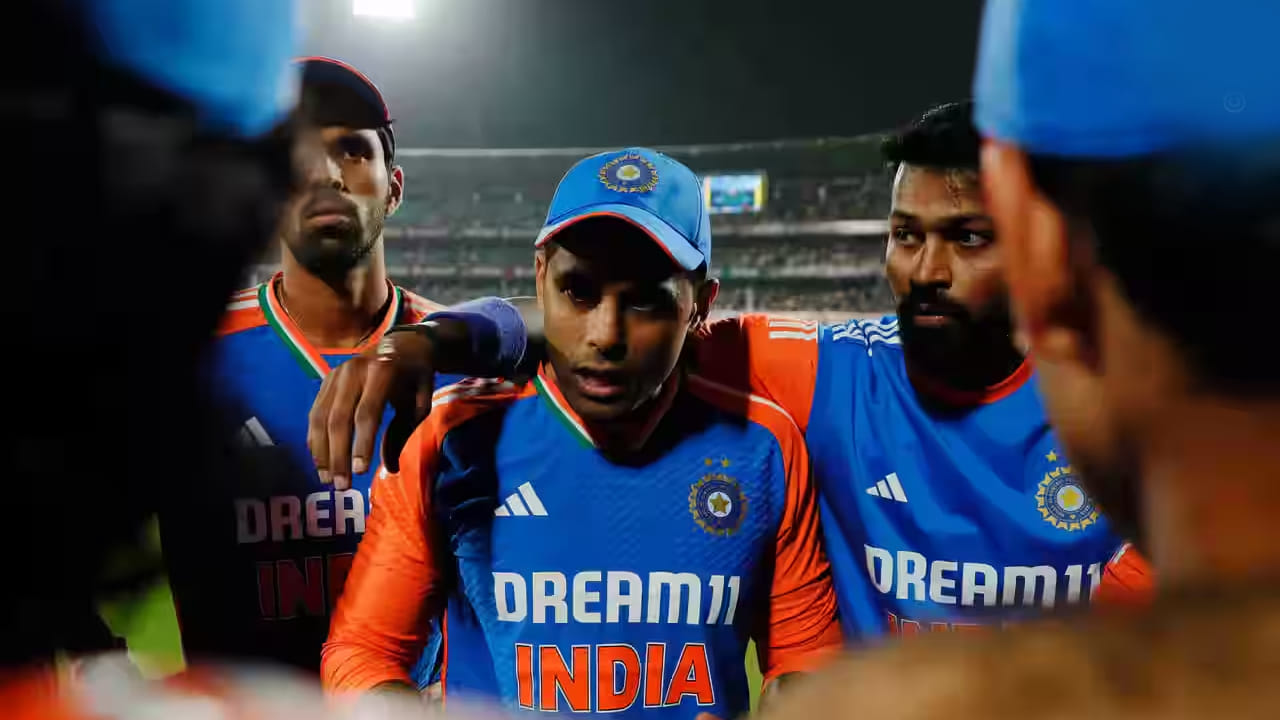 ಏಷ್ಯಾ ಕಪ್​ಗೆ ಭಾರತ ತಂಡ: ಸಂಜು ಸ್ಯಾಮ್ಸನ್ (ವಿಕೆಟ್ ಕೀಪರ್), ಅಭಿಷೇಕ್ ಶರ್ಮಾ, ತಿಲಕ್ ವರ್ಮಾ, ಸೂರ್ಯಕುಮಾರ್ ಯಾದವ್ (ನಾಯಕ), ಶುಭ್​ಮನ್ ಗಿಲ್ (ಉಪನಾಯಕ),  ಹಾರ್ದಿಕ್ ಪಾಂಡ್ಯ, ಶಿವಂ ದುಬೆ, ಅಕ್ಷರ್ ಪಟೇಲ್, ಜಸ್ಪ್ರೀತ್ ಬುಮ್ರಾ, ಅರ್ಷದೀಪ್ ಸಿಂಗ್, ವರುಣ್ ಚಕ್ರವರ್ತಿ, ಜಿತೇಶ್ ಶರ್ಮಾ (ವಿಕೆಟ್ ಕೀಪರ್), ಕುಲ್ದೀಪ್ ಯಾದವ್, ಹರ್ಷಿತ್ ರಾಣಾ, ರಿಂಕು ಸಿಂಗ್.