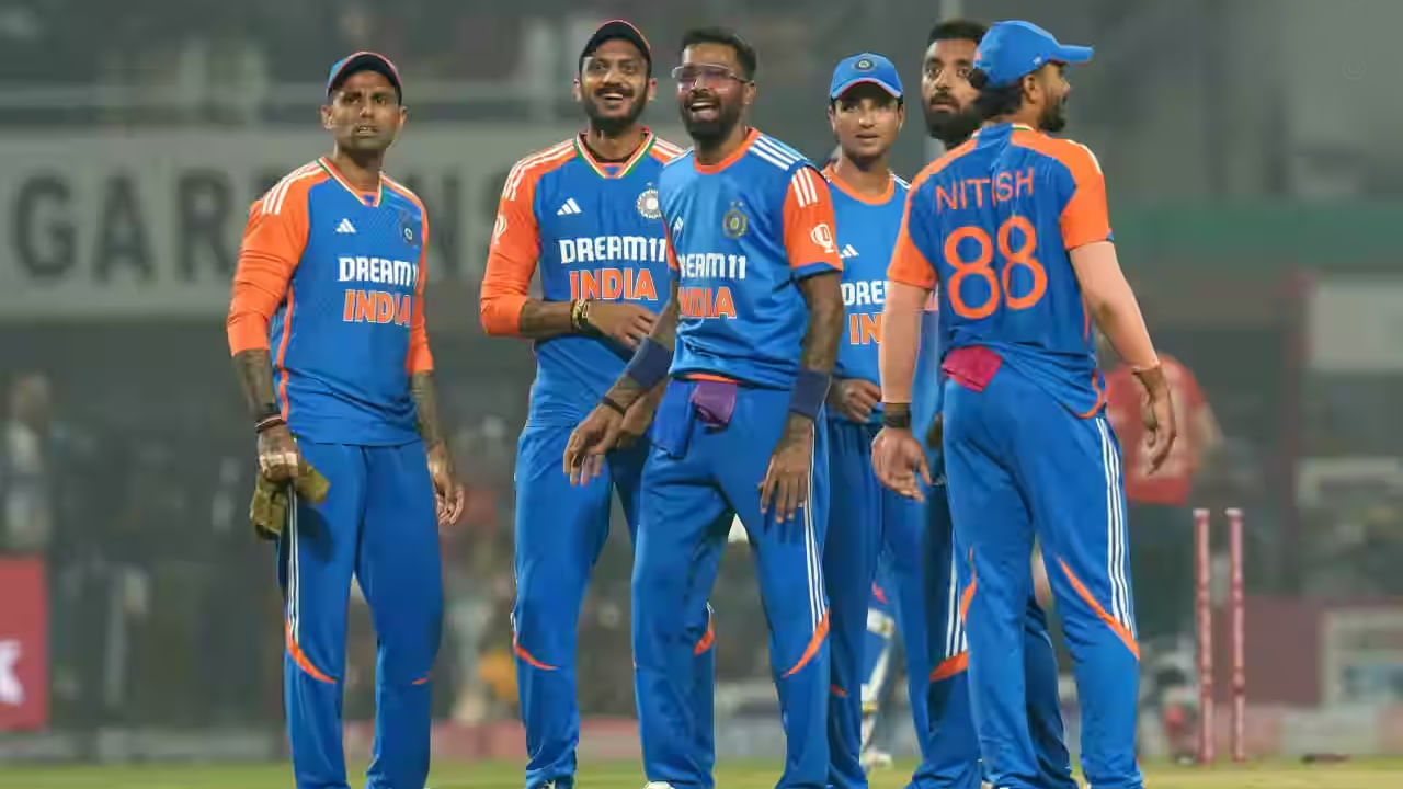 ಅಂದರೆ ಐಸಿಸಿ ಪೂರ್ಣ ಸದಸ್ಯ ರಾಷ್ಟ್ರಗಳ ಪೈಕಿ ಟಿ20 ಕ್ರಿಕೆಟ್ ನಲ್ಲಿ ಸತತವಾಗಿ ಅತ್ಯಧಿಕ ಪಂದ್ಯಗಳನ್ನು ಗೆದ್ದ ವಿಶ್ವ ದಾಖಲೆ ಟೀಮ್ ಇಂಡಿಯಾ ಹೆಸರಿನಲ್ಲಿದೆ. ಭಾರತ ತಂಡವು 2021-22 ರ ನಡುವೆ ಸತತ 12 ಮ್ಯಾಚ್ ಗಳಲ್ಲಿ ಗೆಲುವು ದಾಖಲಿಸಿ ಈ ವಿಶೇಷ ವಿಶ್ವ ದಾಖಲೆಯನ್ನು ನಿರ್ಮಿಸಿದೆ.