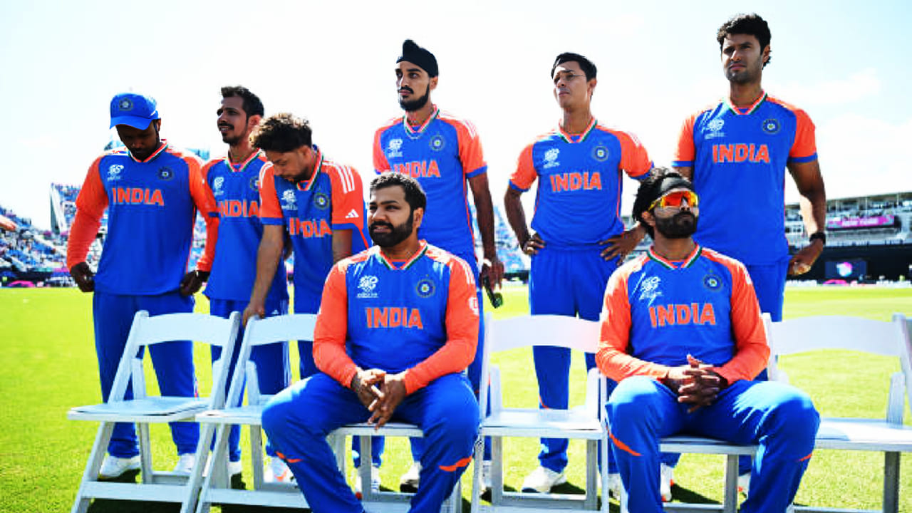 Asia Cup 2025: ಏಷ್ಯಾಕಪ್ ಟೂರ್ನಿಗೆ ದಿನಗಣನೆ ಶುರುವಾಗಿದೆ. ಸೆಪ್ಟೆಂಬರ್ 9 ರಿಂದ ಆರಂಭವಾಗಲಿರುವ ಏಷ್ಯನ್ ರಾಷ್ಟ್ರಗಳ ಕ್ರಿಕೆಟ್ ಕದನಕ್ಕಾಗಿ ಮುಂದಿನ ವಾರ ಟೀಮ್ ಇಂಡಿಯಾವನ್ನು ಪ್ರಕಟಿಸಲಿದ್ದಾರೆ. 15 ಸದಸ್ಯರ ಈ ತಂಡದಲ್ಲಿ ಮೂವರು ಪ್ರಮುಖ ಆಟಗಾರರು ಕಾಣಿಸಿಕೊಳ್ಳುವುದಿಲ್ಲ ಎಂದು ವರದಿಯಾಗಿದೆ. ಅವರೆಂದರೆ...