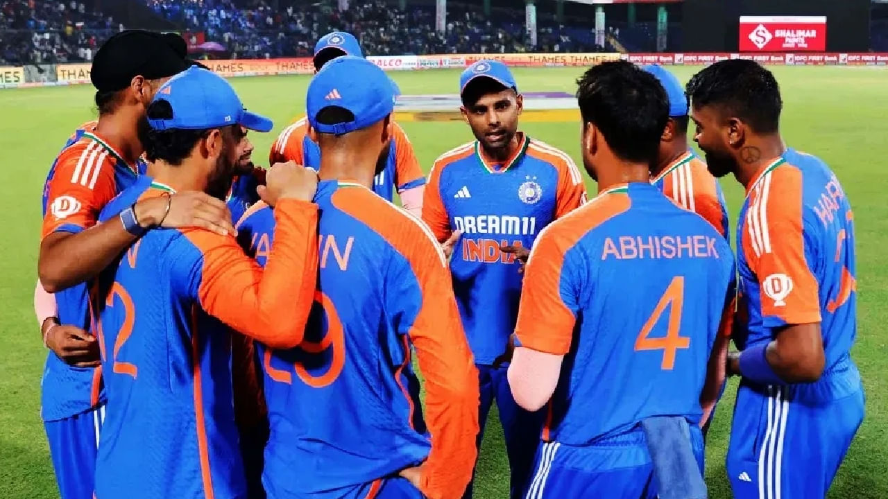 ಭಾರತ ತಂಡ: ಸಂಜು ಸ್ಯಾಮ್ಸನ್ (ವಿಕೆಟ್ ಕೀಪರ್), ಅಭಿಷೇಕ್ ಶರ್ಮಾ, ತಿಲಕ್ ವರ್ಮಾ, ಸೂರ್ಯಕುಮಾರ್ ಯಾದವ್ (ನಾಯಕ), ಶುಭ್​ಮನ್ ಗಿಲ್ (ಉಪನಾಯಕ),  ಹಾರ್ದಿಕ್ ಪಾಂಡ್ಯ, ಶಿವಂ ದುಬೆ, ಅಕ್ಷರ್ ಪಟೇಲ್, ಜಸ್ಪ್ರೀತ್ ಬುಮ್ರಾ, ಅರ್ಷದೀಪ್ ಸಿಂಗ್, ವರುಣ್ ಚಕ್ರವರ್ತಿ, ಜಿತೇಶ್ ಶರ್ಮಾ (ವಿಕೆಟ್ ಕೀಪರ್), ಕುಲ್ದೀಪ್ ಯಾದವ್, ಹರ್ಷಿತ್ ರಾಣಾ, ರಿಂಕು ಸಿಂಗ್.