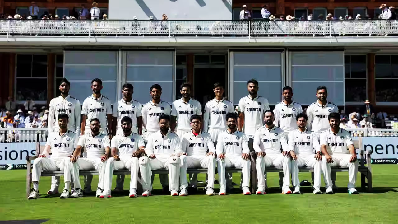 IND vs ENG: ಭಾರತ ತಂಡ ಟೆಸ್ಟ್ ಕ್ರಿಕೆಟ್ ಆಡಲು ಶುರುವಾಗಿ 93 ವರ್ಷಗಳಾಗಿವೆ. ಈ ತೊಂಬತ್ತಮೂರು ವರ್ಷಗಳಲ್ಲಿ ಟೀಮ್ ಇಂಡಿಯಾ 593 ಪಂದ್ಯಗಳನ್ನಾಡಿದೆ. ಆದರೆ ಹಿಂದೆಂದೂ ಕಂಡರಿಯದ, ಕೇಳರಿಯದ ರೀತಿಯಲ್ಲಿ ಇದೇ ಮೊದಲ ಬಾರಿಗೆ ಭಾರತ ತಂಡ ಗೆಲುವು ದಾಖಲಿಸಿದೆ. ಅದು ಸಹ ಕೇವಲ ಒಂದಂಕಿ ರನ್​ಗಳ ಅಂತರದಿಂದ..!