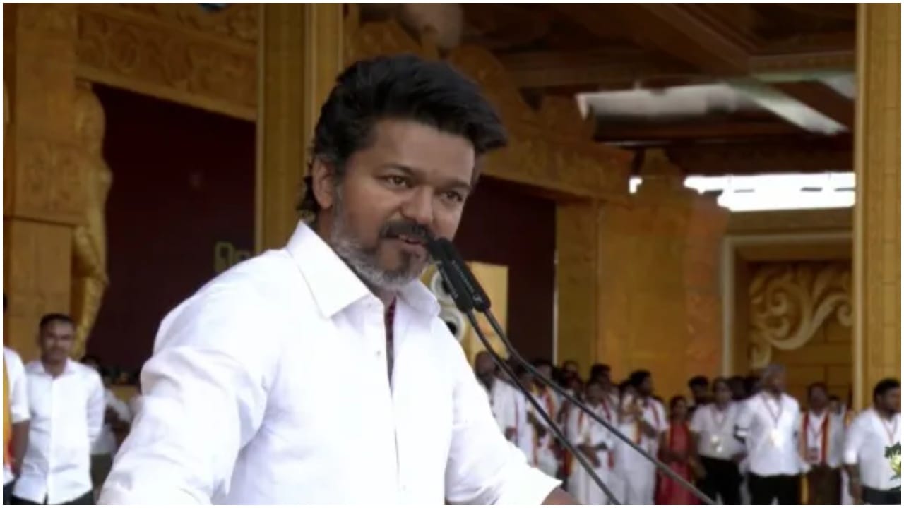 ತಾವು ಸ್ಪರ್ಧಿಸೋ ಕ್ಷೇತ್ರದ ಹೆಸರು ಘೋಷಿಸಿದ ದಳಪತಿ ವಿಜಯ್; ಮೈತ್ರಿ ವಿಚಾರವಾಗಿ ಅಚ್ಚರಿಯ ಹೇಳಿಕೆ