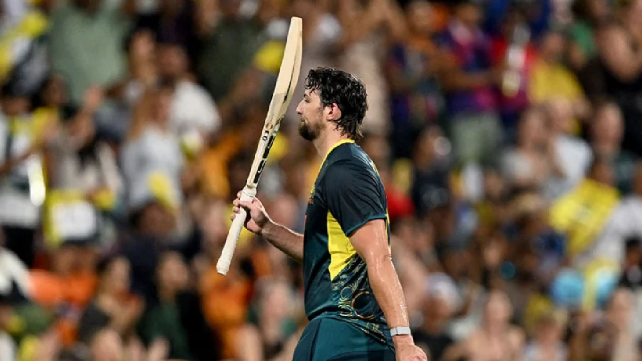 ಮೊದಲು ಬ್ಯಾಟಿಂಗ್​ ಮಾಡಿದ ಆಸ್ಟ್ರೇಲಿಯಾ ತಂಡವು ನಿರೀಕ್ಷಿತ ಆರಂಭ ಪಡೆದಿರಲಿಲ್ಲ. ಕೇವಲ 30 ರನ್​ಗಳಿಸುವಷ್ಟರಲ್ಲಿ 3 ಪ್ರಮುಖ ವಿಕೆಟ್ ಕಳೆದುಕೊಂಡಿತು. ಈ ಹಂತದಲ್ಲಿ ಬ್ಯಾಟಿಂಗ್​ಗೆ ಇಳಿದ ಟಿಮ್ ಡೇವಿಡ್ 52 ಎಸೆತಗಳಲ್ಲಿ 8 ಸಿಕ್ಸ್ ಹಾಗೂ 4 ಫೋರ್​ಗಳೊಂದಿಗೆ 83 ರನ್​ ಚಚ್ಚಿದರು. ಈ ಅರ್ಧಶತಕದ ನೆರವಿನೊಂದಿಗೆ ಆಸ್ಟ್ರೇಲಿಯಾ ತಂಡವು 20 ಓವರ್​ಗಳಲ್ಲಿ 178 ರನ್ ಕಲೆಹಾಕಿತು.