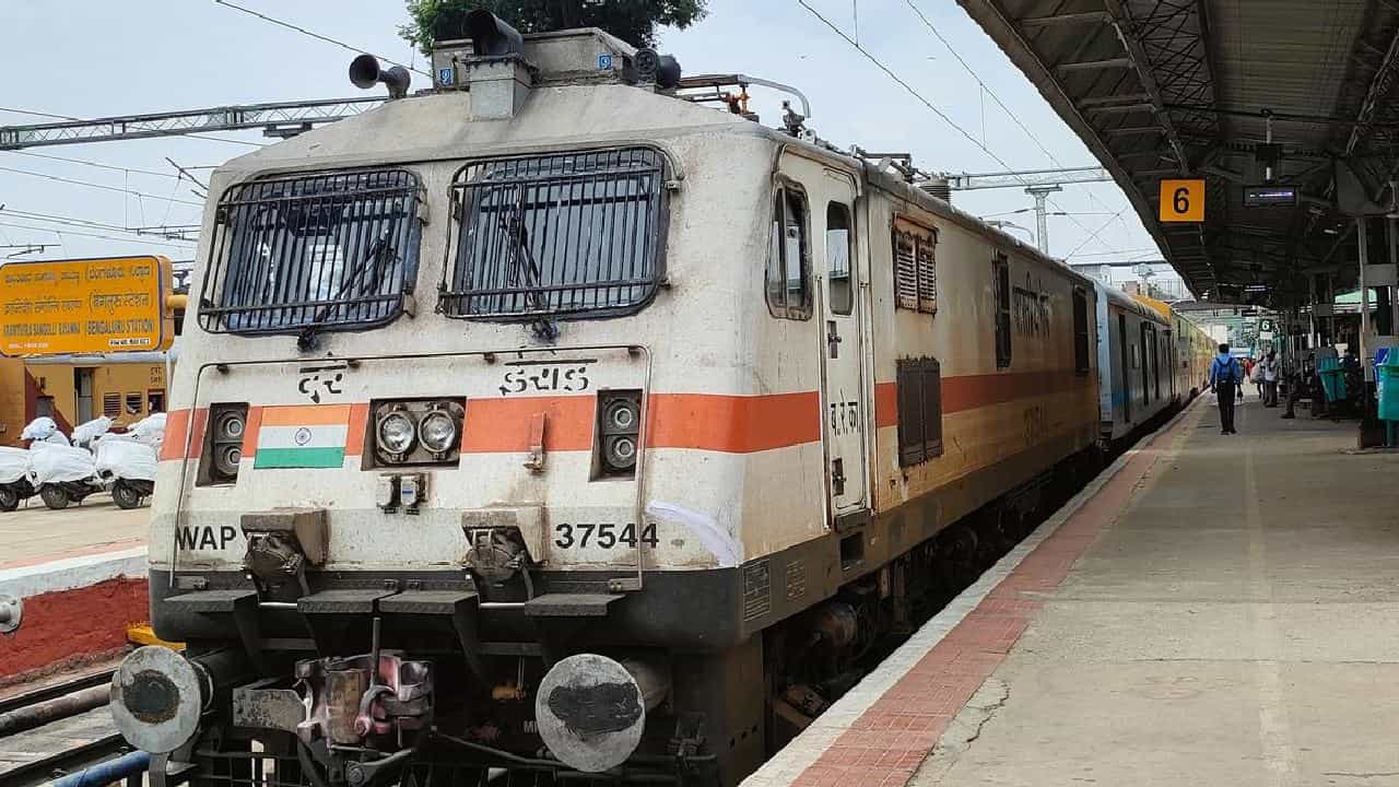 ಗಣೇಶ, ದಸರಾ, ದೀಪಾವಳಿ ಹಬ್ಬದ ನಿಮಿತ್ತ ಬೆಂಗಳೂರು, ಮಂಗಳೂರಿನಿಂದ ವಿವಿಧ ಜಿಲ್ಲೆಗಳಿಗೆ ವಿಶೇಷ ರೈಲು 