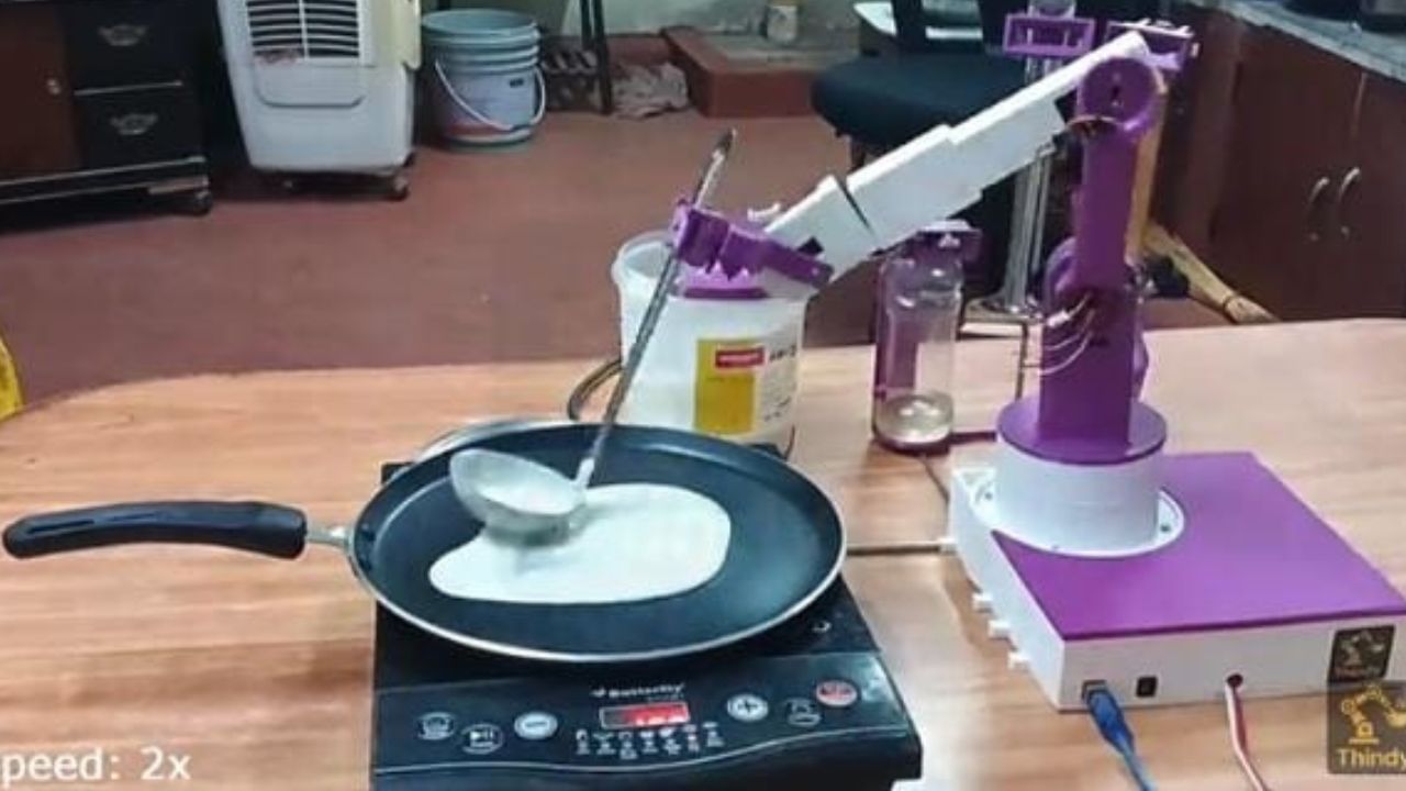 Viral: ಬೆಂಗಳೂರಿಗನ ಹೊಸ ಪ್ರಯತ್ನ; ಮನೆಯಲ್ಲಿ ಗರಿಗರಿ ದೋಸೆ ಮಾಡೋದಕ್ಕೂ ಬಂತು ರೋಬೋಟ್