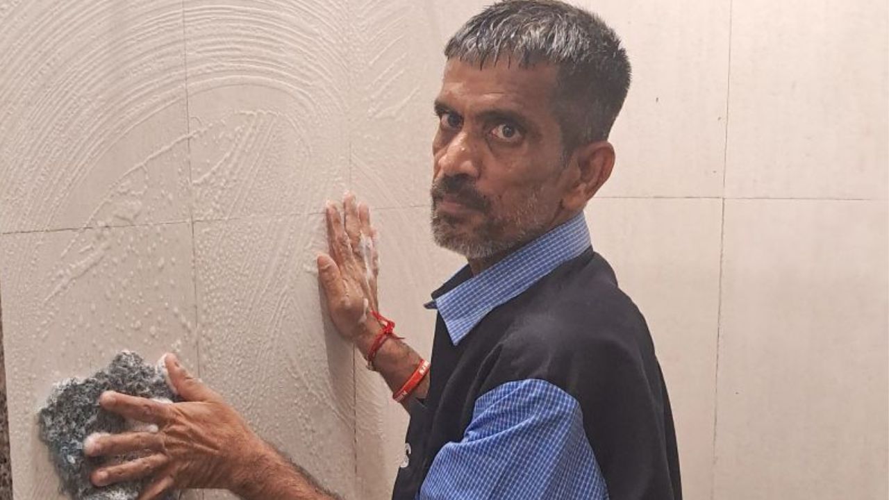 Viral: ನಾವು ದುಡ್ಡು ಪಾವತಿಸ್ತೇವೆ ಎಂದು ದರ್ಪ ತೋರಿಸುವ ವಿದ್ಯಾರ್ಥಿಗಳು, ನೋವಿನ ಕಥೆ ಬಿಚ್ಚಿಟ್ಟ ಹೌಸ್ ಕೀಪರ್ Viral: ನಾವು ದುಡ್ಡು ಪಾವತಿಸ್ತೇವೆ ಎಂದು ದರ್ಪ ತೋರಿಸುವ ವಿದ್ಯಾರ್ಥಿಗಳು, ನೋವಿನ ಕಥೆ ಬಿಚ್ಚಿಟ್ಟ ಹೌಸ್ ಕೀಪರ್