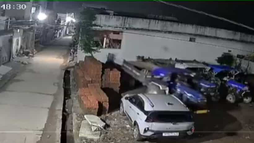 Video: ಚಾಲಕನಿಲ್ಲದೆ ಸ್ಟಾರ್ಟ್ ಆಗಿ ಮುಂದಕ್ಕೆ ಬಂದು ನಿಂತ ಟ್ರ್ಯಾಕ್ಟರ್