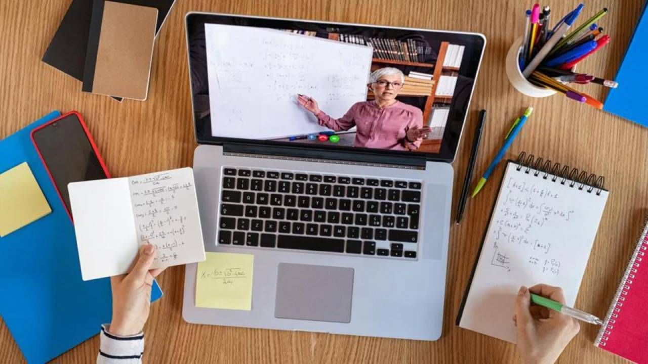 ವೈದ್ಯಕೀಯ ಸಂಬಂಧಿತ ಆನ್‌ಲೈನ್‌ ಕೋರ್ಸ್‌ಗಳಿಗೆ ಬ್ರೇಕ್​; ಯುಜಿಸಿ ಹೊಸ ನಿಯಮ