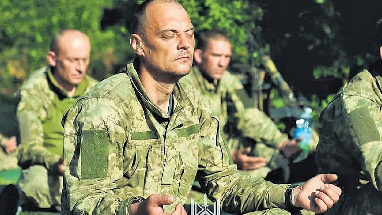 ಕತ್ತಲೆಯಿಂದ ಬೆಳಕಿನೆಡೆಗೆ; ಯುದ್ಧದ ಆಘಾತಕ್ಕೊಳಗಾದ ಉಕ್ರೇನ್ ಸೈನಿಕರಿಗೆ  ಆರ್ಟ್ ಆಫ್ ಲಿವಿಂಗ್​​ನಿಂದ ಧ್ಯಾನ ಶಿಬಿರ