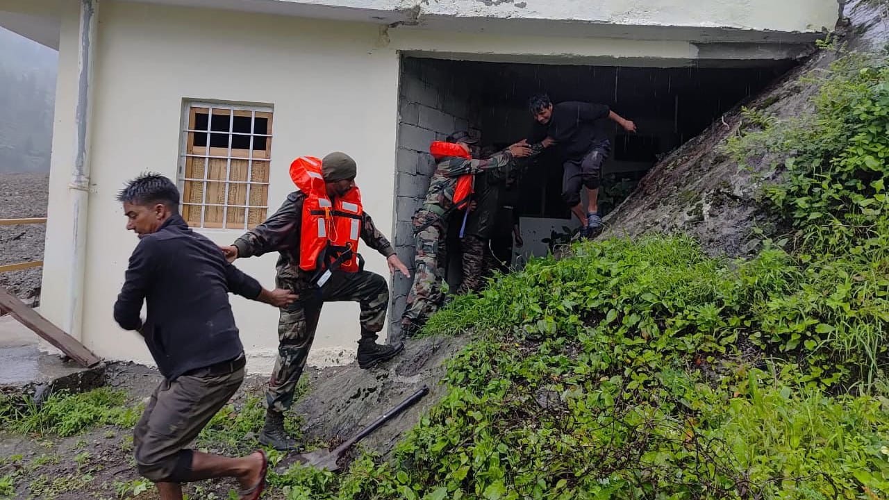 ಪ್ರವಾಹಕ್ಕೆ ಉತ್ತರಕಾಶಿ ತತ್ತರ; ಹರ್ಸಿಲ್ನ ಸೇನಾ ಶಿಬಿರದಿಂದ 10 ಸೈನಿಕರು ನಾಪತ್ತೆ ಪ್ರವಾಹಕ್ಕೆ ಉತ್ತರಕಾಶಿ ತತ್ತರ; ಹರ್ಸಿಲ್ನ ಸೇನಾ ಶಿಬಿರದಿಂದ 10 ಸೈನಿಕರು ನಾಪತ್ತೆ