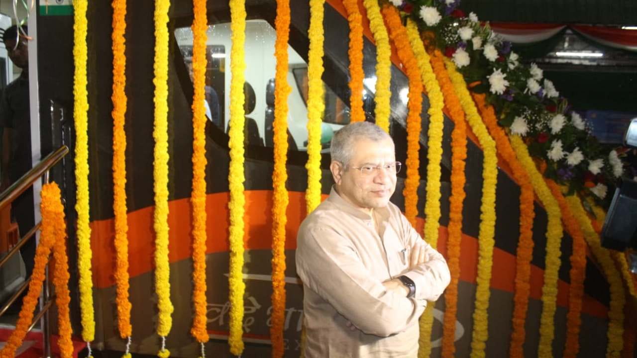 ಬಹು ದಿನಗಳ ಬೇಡಿಕೆಯಾದ ಬೆಂಗಳೂರು-ಬೆಳಗಾವಿ, ನಾಗ್ಪುರದ ಅಜ್ನಿ- ಪೂಣಾ ಹಾಗೂ ಅಮೃತಸರ- ಶ್ರೀ ಮಾತಾ ವೈಷ್ಣೋ ದೇವಿ ಕಟ್ರಾ ಮಧ್ಯೆ ನೂತನ ವಂದೇ ಭಾರತ್ ರೈಲುಗಳು ಸಂಚರಿಸಲಿವೆ ಎಂದು ಅವರು ಹೇಳಿದ್ದಾರೆ. 
