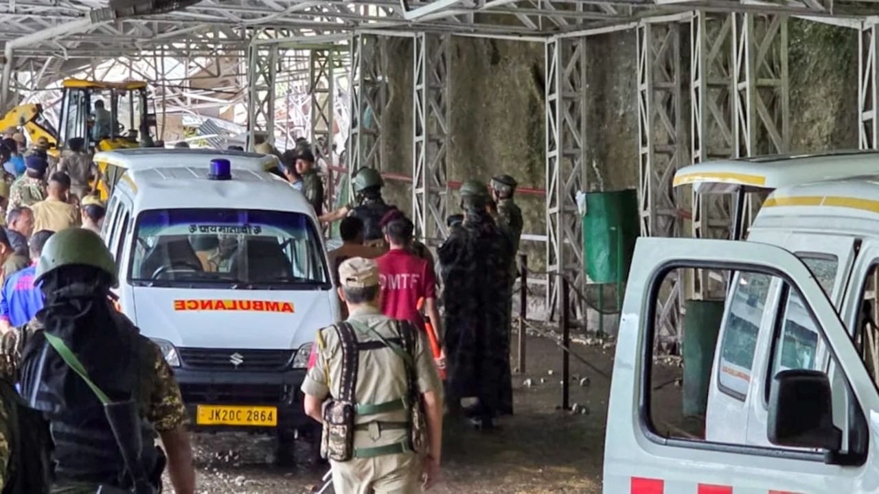 ಜಮ್ಮು ಕಾಶ್ಮೀರ ವೈಷ್ಣೋದೇವಿ ಯಾತ್ರೆ ಮಾರ್ಗದಲ್ಲಿ ಭೂಕುಸಿತ: ಸಾವಿನ ಸಂಖ್ಯೆ 30ಕ್ಕೆ ಏರಿಕೆ ಜಮ್ಮು ಕಾಶ್ಮೀರ ವೈಷ್ಣೋದೇವಿ ಯಾತ್ರೆ ಮಾರ್ಗದಲ್ಲಿ ಭೂಕುಸಿತ: ಸಾವಿನ ಸಂಖ್ಯೆ 30ಕ್ಕೆ ಏರಿಕೆ