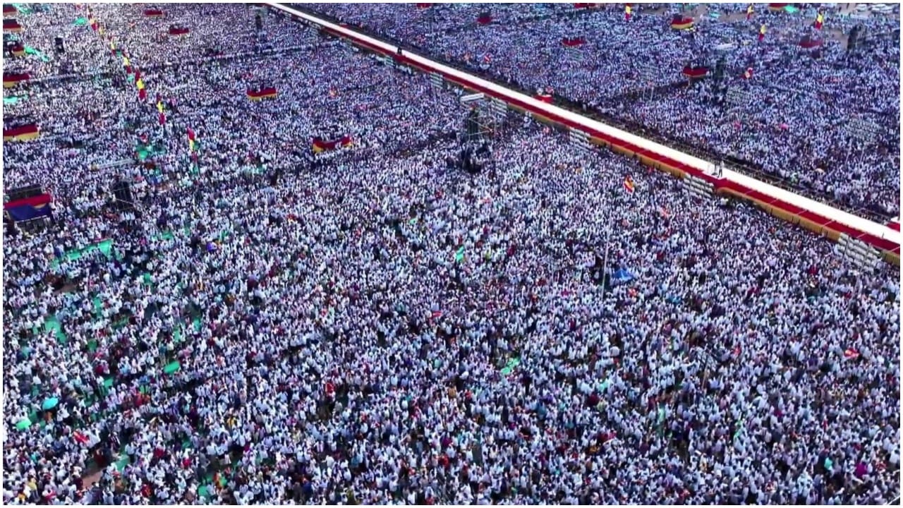 ವಿಜಯ್ ಅವರು ಮಧುರೈನ ಪೂರ್ವ ಕ್ಷೇತ್ರದಿಂದ ಸ್ಪರ್ಧಿಸೋದಾಗಿ ಹೇಳಿದ್ದಾರೆ. ಚುನಾವಣೆಗೆ ಒಂದು ವರ್ಷ ಇರುವಾಗಲೇ ಅವರು ಈ ರೀತಿಯ ಘೋಷಣೆ ಮಾಡಿದ್ದಾರೆ ಅನ್ನೋದು ವಿಶೇಷ. ಪಕ್ಷ ಗೆದ್ದರೆ ಅವರು ಮುಖ್ಯಮಂತ್ರಿಯಾಗಿ ಅಧಿಕಾರ ಸ್ವೀಕರಿಸಲಿದ್ದಾರೆ.