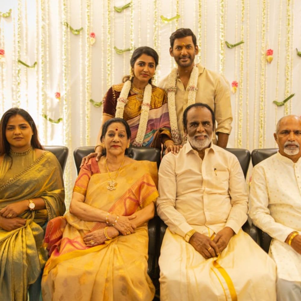 The engagement of Vishal and Sai Dhanshika was simply in the presence of the family at Vishal's residence.