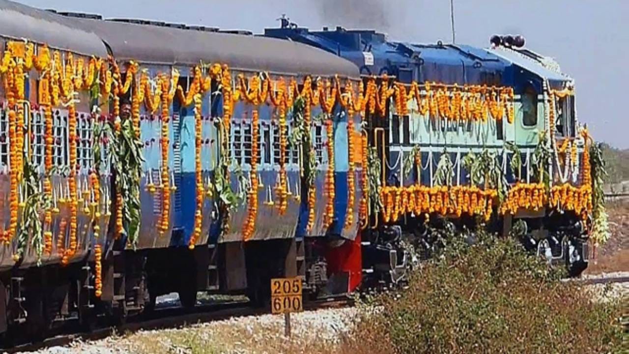 Tech Utility: ನೀವು ಮದುವೆ, ತೀರ್ಥಯಾತ್ರೆಗೆ ಬಸ್​ನಂತೆ ಇಡೀ ರೈಲು ಬುಕ್ ಮಾಡಬಹುದು.. ಹೇಗೆ ಗೊತ್ತಾ?