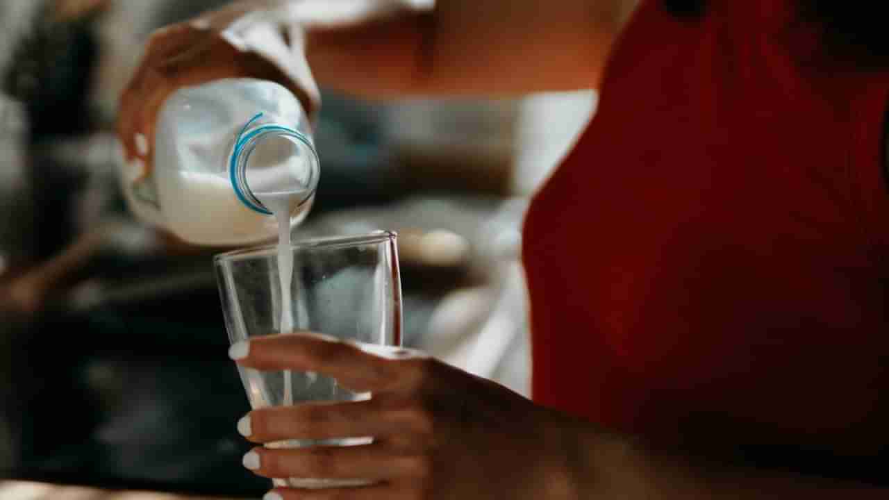 ಹಾಲು ಕುಡಿದ ನಂತರ ನೀವೂ ಹೀಗೆ ಮಾಡ್ತೀರಾ? ಹಾಗಿದ್ರೆ ನೀವೊಮ್ಮೆ ಈ ಸ್ಟೋರಿ ಓದಲೇ ಬೇಕು