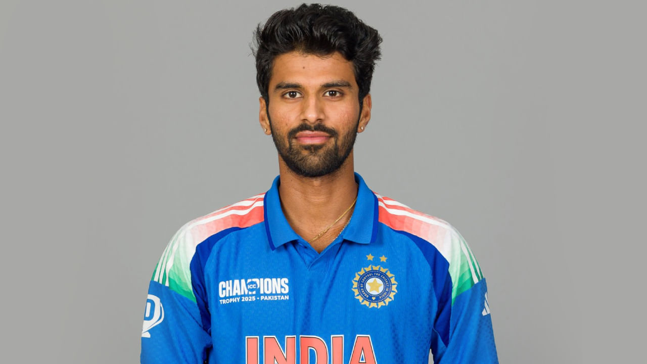 ವಾಷಿಂಗ್ಟನ್ ಸುಂದರ್: ಟೀಮ್ ಇಂಡಿಯಾ ಪರ 54 ಟಿ20 ಪಂದ್ಯಗಳಲ್ಲಿ ಕಣಕ್ಕಿಳಿದಿರುವ ವಾಷಿಂಗ್ಟ್ ಸುಂದರ್ 22 ಇನಿಂಗ್ಸ್​ಗಳಲ್ಲಿ ಬ್ಯಾಟ್ ಬೀಸಿದ್ದಾರೆ. ಈ ವೇಳೆ ಕಲೆಹಾಕಿರುವುದು ಕೇವಲ 192 ರನ್​ಗಳು ಮಾತ್ರ. ಇದಾಗ್ಯೂ 48 ವಿಕೆಟ್ ಕಬಳಿಸುವಲ್ಲಿ ಯಶಸ್ವಿಯಾಗಿದ್ದಾರೆ. ಹೀಗಾಗಿ ಸುಂದರ್​ ಅವರನ್ನು ಹೆಚ್ಚುವರಿ ಆಲ್​ರೌಂಡರ್ ಆಗಿ ಆಯ್ಕೆ ಮಾಡುವ ಬಗ್ಗೆ ಚರ್ಚೆ ಮುಂದುವರೆದಿದೆ.