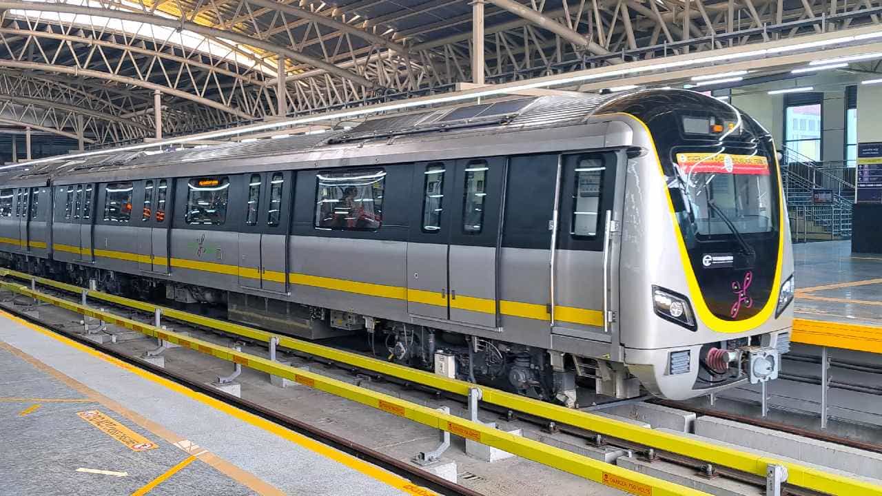 ಮೋದಿ ಉದ್ಘಾಟಿಸಿದ ಹಳದಿ ಮೆಟ್ರೋ ಟಿಕೆಟ್ ದರ,ರೈಲು ವೇಳಾಪಟ್ಟಿ ಹೀಗಿದೆ ಮೋದಿ ಉದ್ಘಾಟಿಸಿದ ಹಳದಿ ಮೆಟ್ರೋ ಟಿಕೆಟ್ ದರ,ರೈಲು ವೇಳಾಪಟ್ಟಿ ಹೀಗಿದೆ